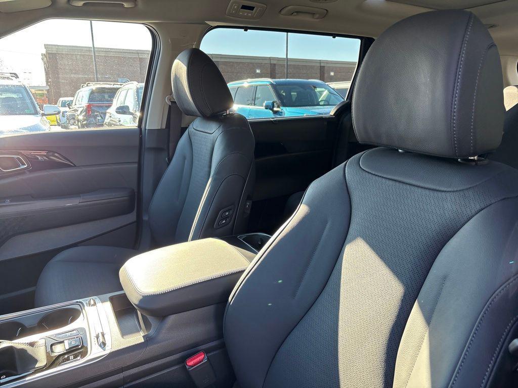 new 2026 Kia Carnival car, priced at $53,585