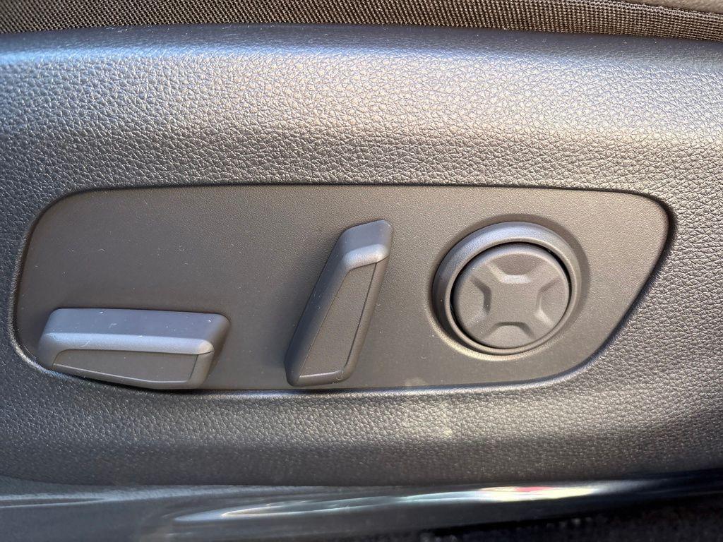 new 2026 Kia Carnival car, priced at $53,585