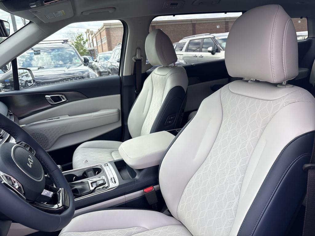 new 2025 Kia Carnival car, priced at $48,170