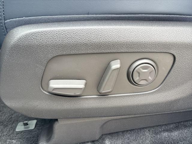 new 2025 Kia Carnival car, priced at $49,670