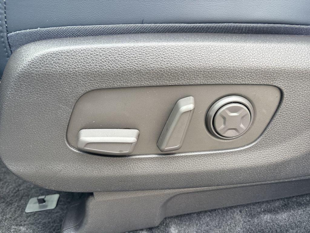 new 2025 Kia Carnival car, priced at $48,170