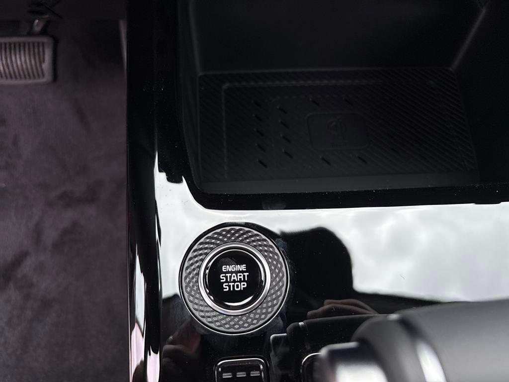 new 2025 Kia Niro car, priced at $35,475