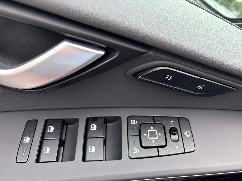 new 2025 Kia Niro car, priced at $35,475