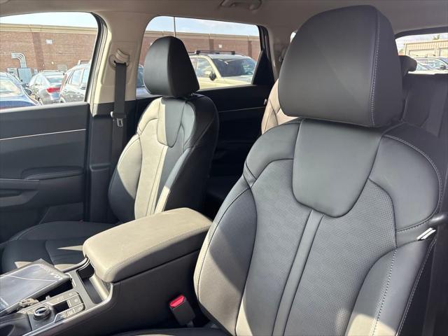 new 2025 Kia Sorento car, priced at $39,205