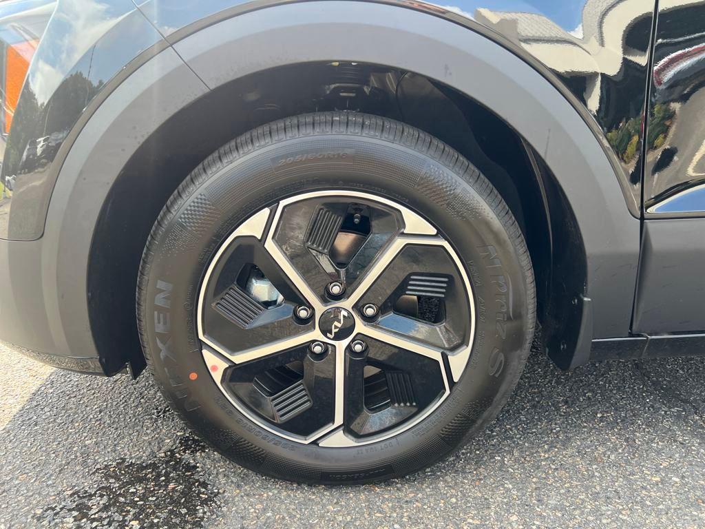 new 2025 Kia Niro car, priced at $31,125