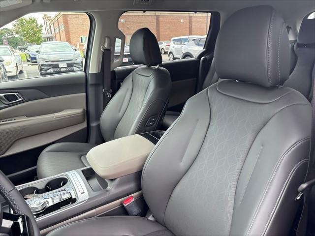 new 2026 Kia Carnival Hybrid car, priced at $45,665