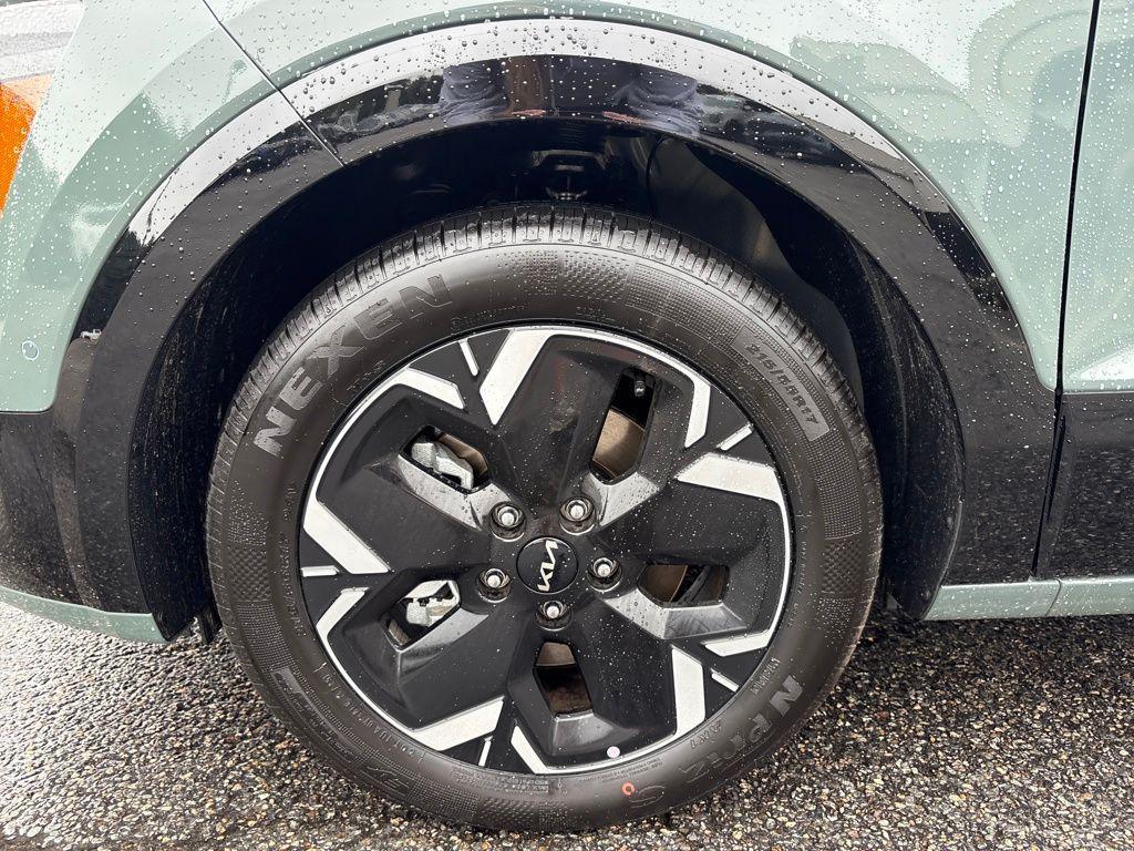 new 2025 Kia Niro EV car, priced at $36,705
