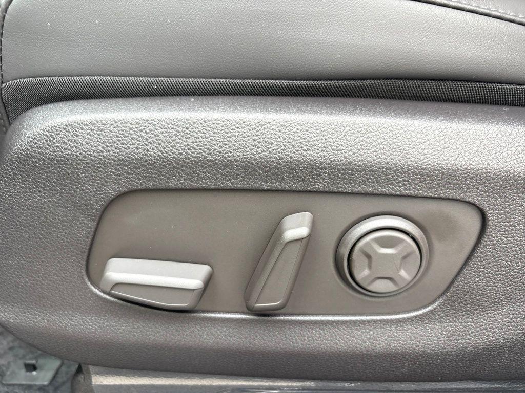 new 2026 Kia Carnival car, priced at $43,895