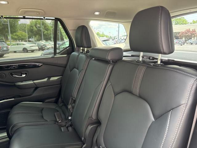 used 2025 Honda Pilot car, priced at $42,675