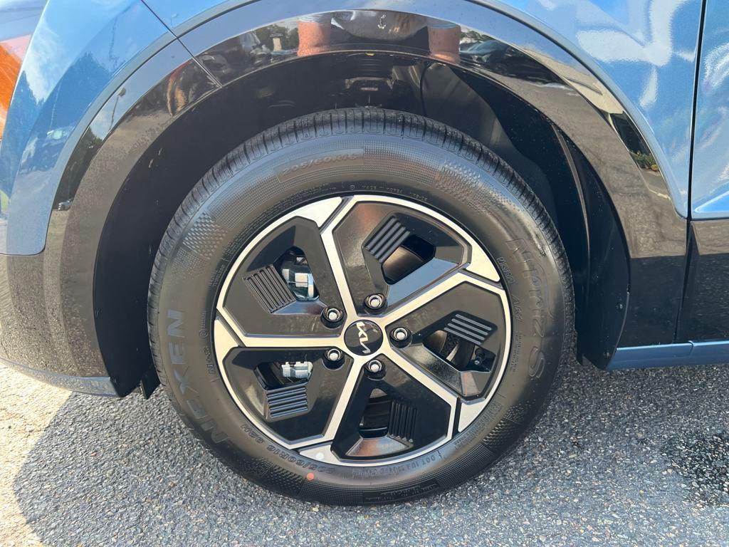 new 2025 Kia Niro car, priced at $33,910