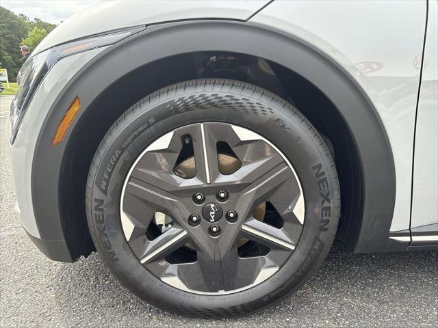 new 2025 Kia EV6 car, priced at $44,290
