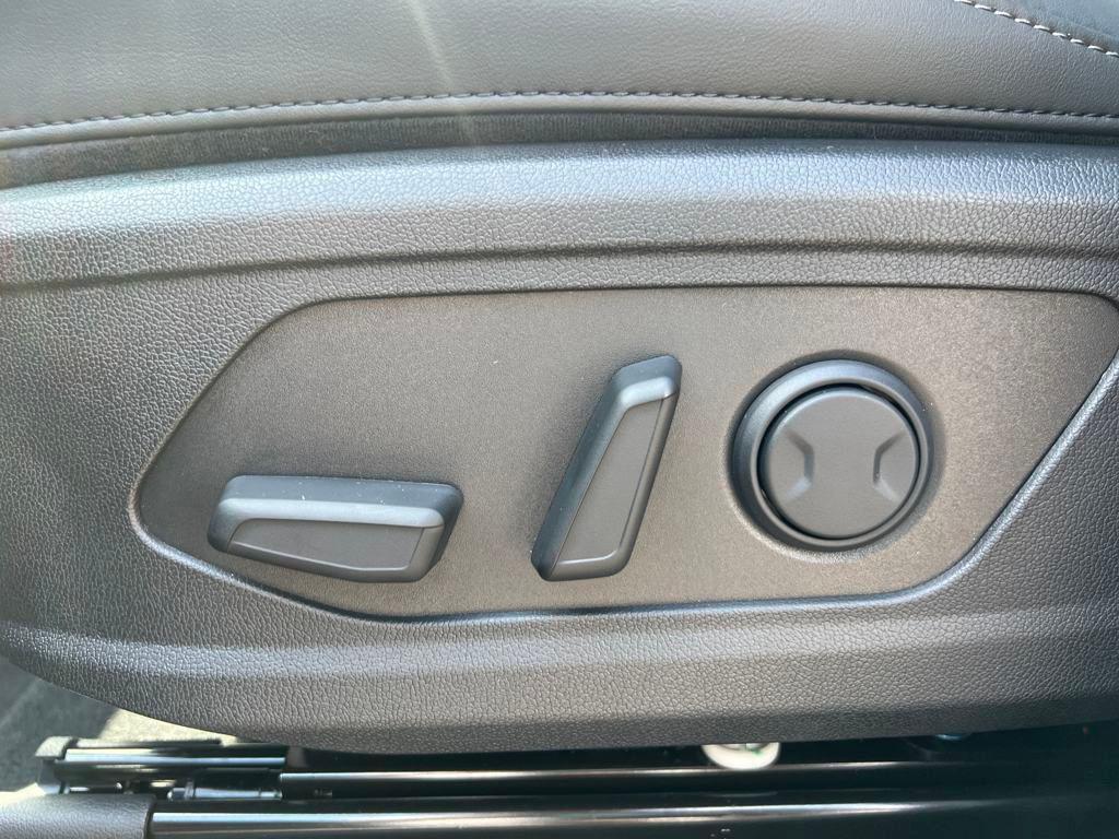new 2025 Kia Sorento car, priced at $38,060