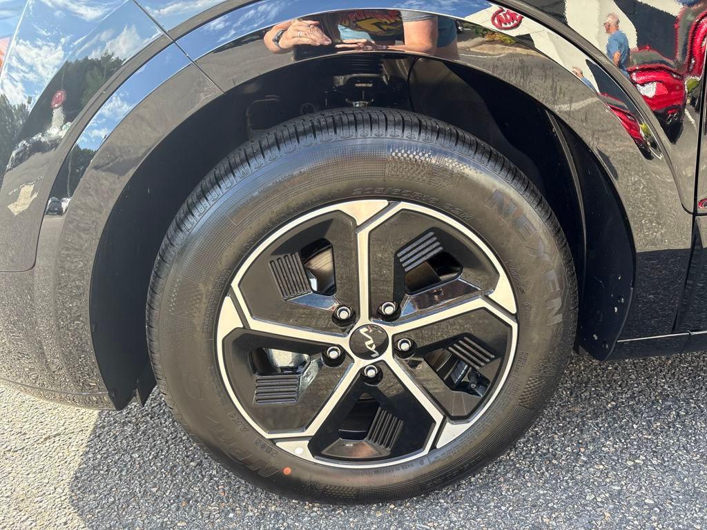 new 2025 Kia Niro car, priced at $34,305