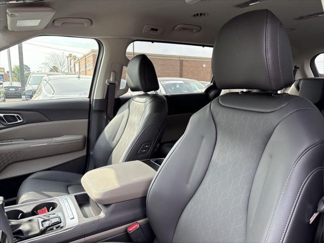 new 2025 Kia Carnival car, priced at $42,645
