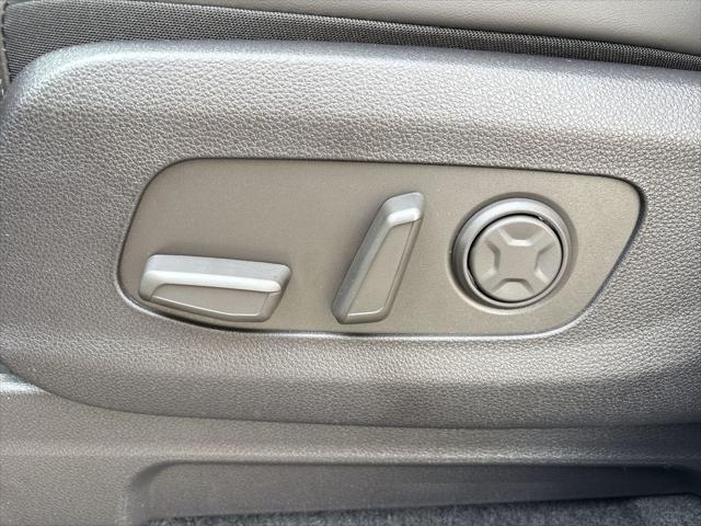 new 2025 Kia Carnival car, priced at $42,645