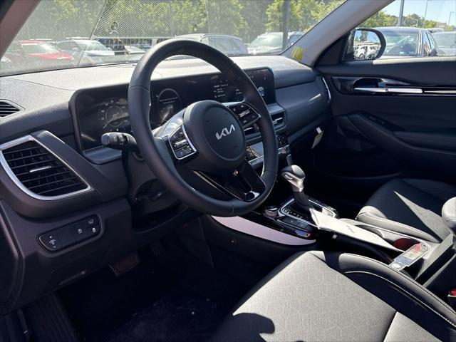 new 2025 Kia Seltos car, priced at $30,670