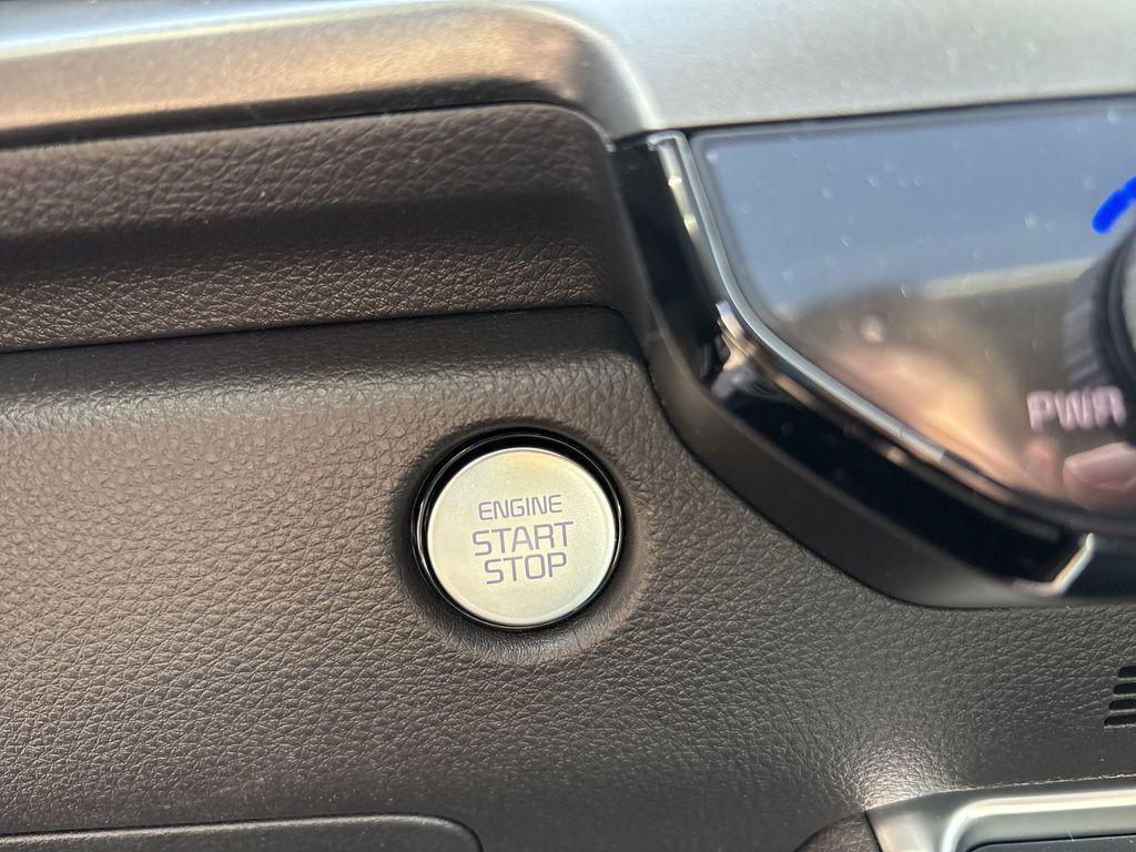 new 2025 Kia Carnival Hybrid car, priced at $51,305