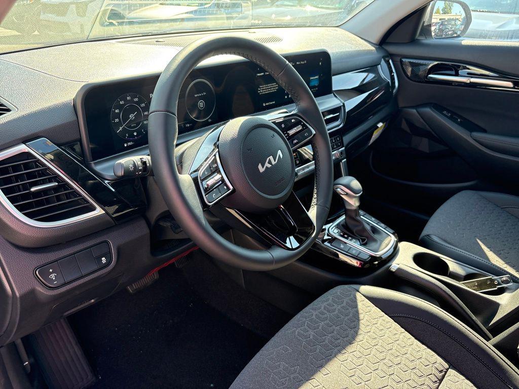 new 2025 Kia Seltos car, priced at $31,070