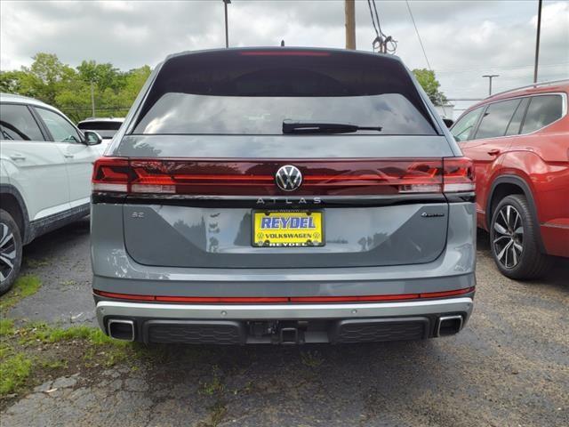 new 2024 Volkswagen Atlas car, priced at $49,601