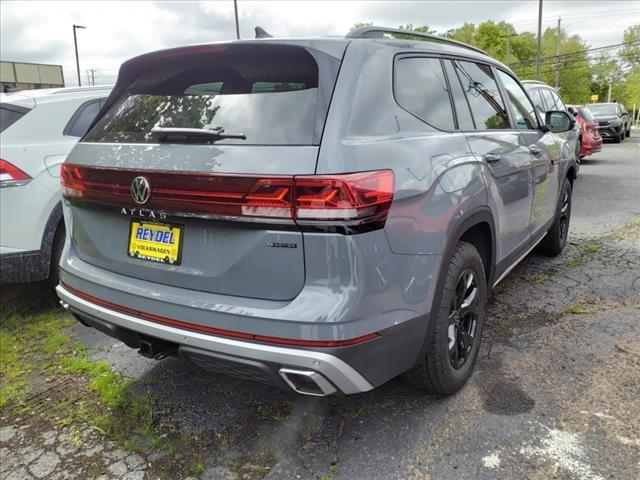 new 2024 Volkswagen Atlas car, priced at $49,601