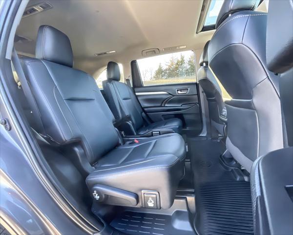 used 2019 Toyota Highlander car, priced at $30,349