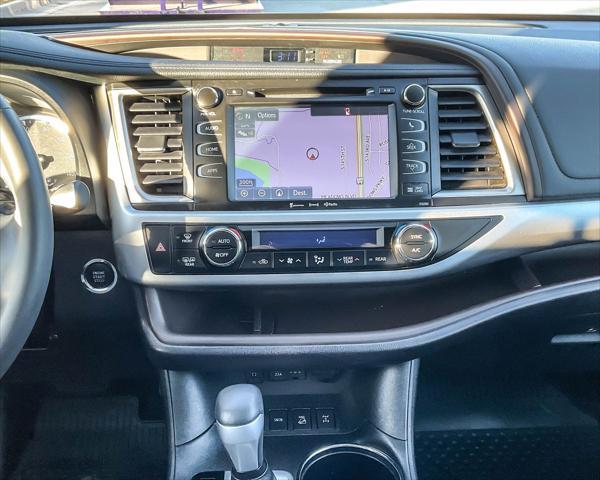 used 2019 Toyota Highlander car, priced at $30,349