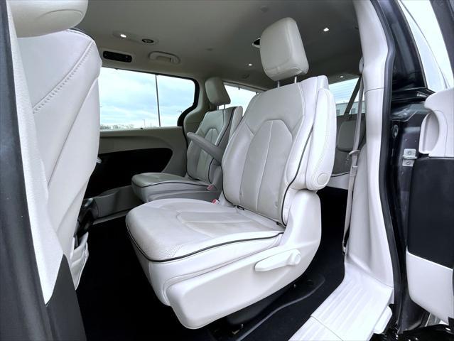 used 2021 Chrysler Pacifica Hybrid car, priced at $23,871