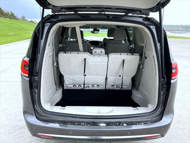 used 2021 Chrysler Pacifica Hybrid car, priced at $23,871