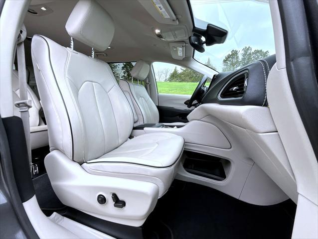 used 2021 Chrysler Pacifica Hybrid car, priced at $23,871