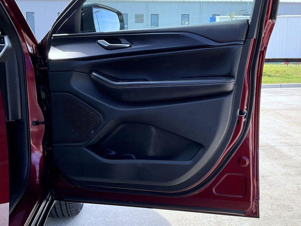 used 2024 Jeep Grand Cherokee car, priced at $31,883