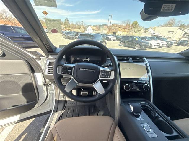 new 2025 Land Rover Discovery car, priced at $78,593