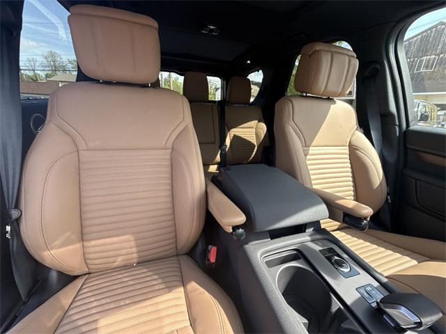 new 2025 Land Rover Discovery car, priced at $81,378