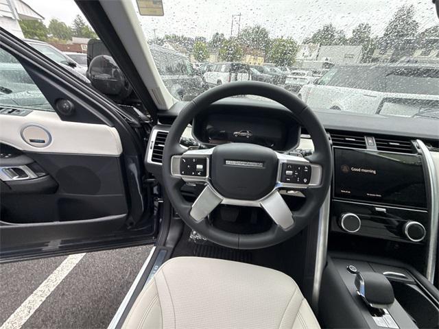 new 2025 Land Rover Discovery car, priced at $66,578