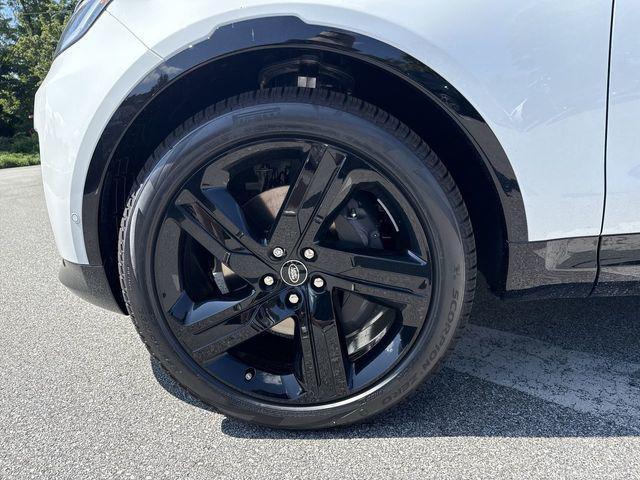 new 2025 Land Rover Discovery car, priced at $81,343