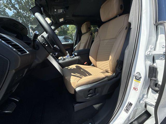 new 2025 Land Rover Discovery car, priced at $81,343