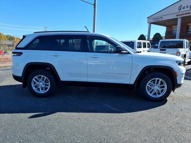 new 2025 Jeep Grand Cherokee car, priced at $40,497