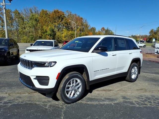 new 2025 Jeep Grand Cherokee car, priced at $40,497