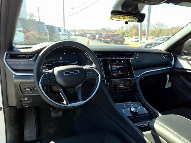 new 2025 Jeep Grand Cherokee car, priced at $40,497