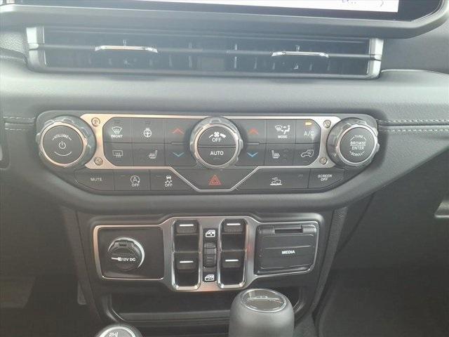 new 2025 Jeep Gladiator car, priced at $45,597