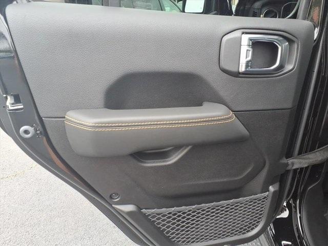 new 2025 Jeep Gladiator car, priced at $45,597