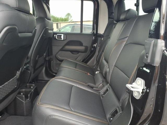 new 2025 Jeep Gladiator car, priced at $45,597