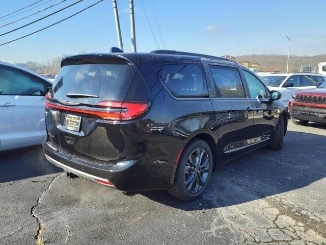 new 2024 Chrysler Pacifica car, priced at $44,500