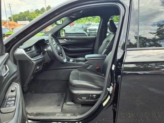 used 2024 Jeep Grand Cherokee car, priced at $34,500
