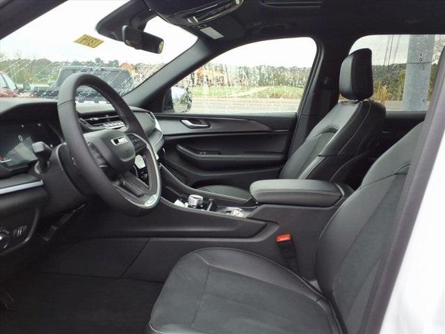 new 2025 Jeep Grand Cherokee car, priced at $44,279