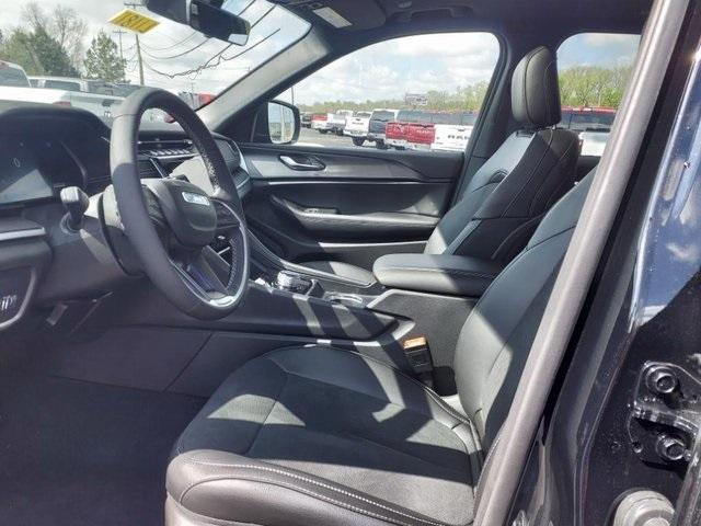 new 2025 Jeep Grand Cherokee car, priced at $43,112