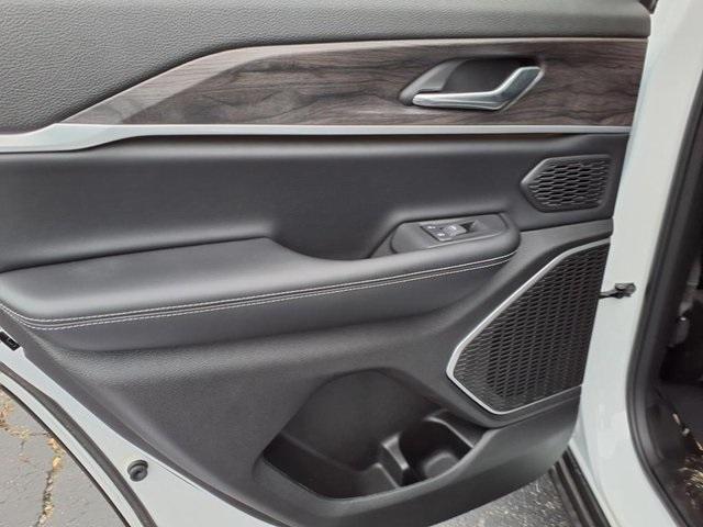 new 2025 Jeep Grand Cherokee car, priced at $47,401
