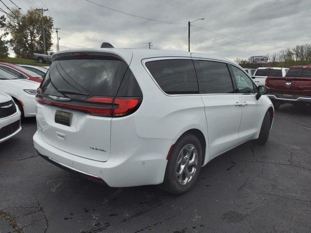 new 2024 Chrysler Pacifica car, priced at $46,672