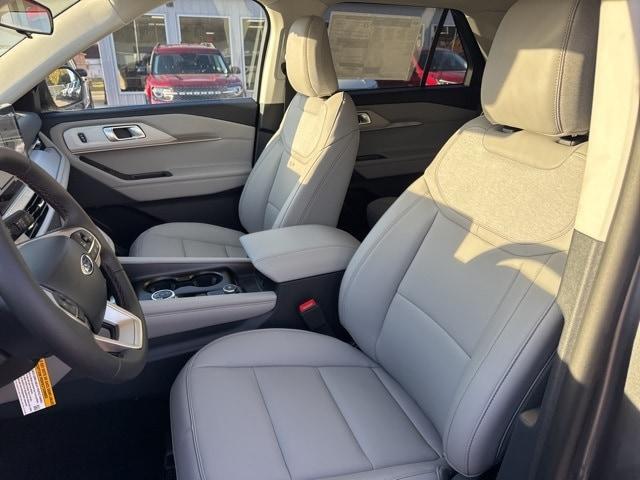 new 2025 Ford Explorer car, priced at $48,660