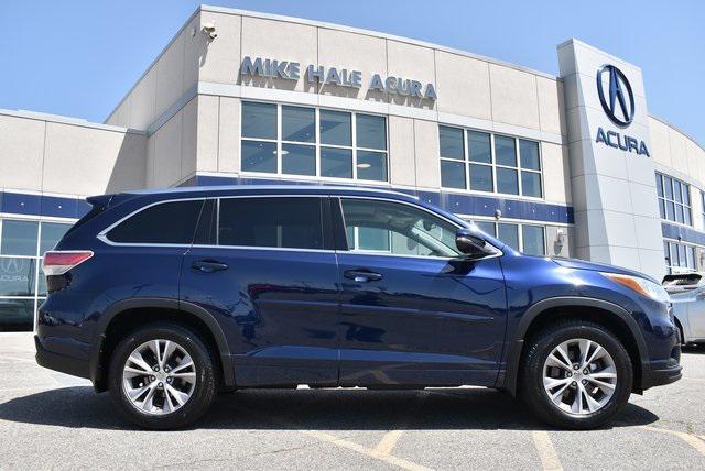 used 2015 Toyota Highlander car, priced at $16,980