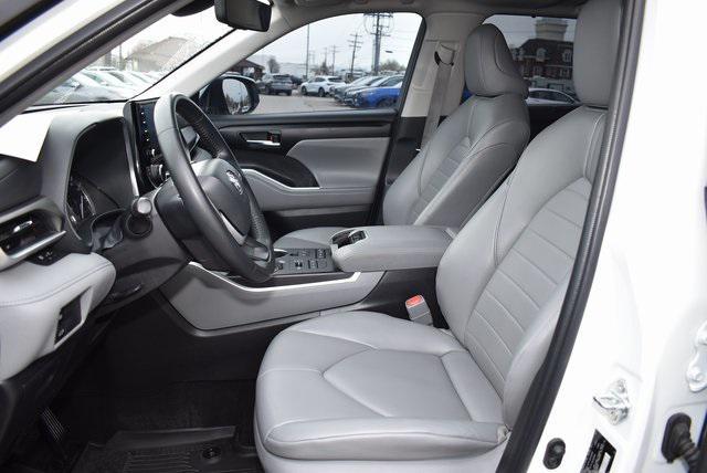 used 2022 Toyota Highlander car, priced at $36,980